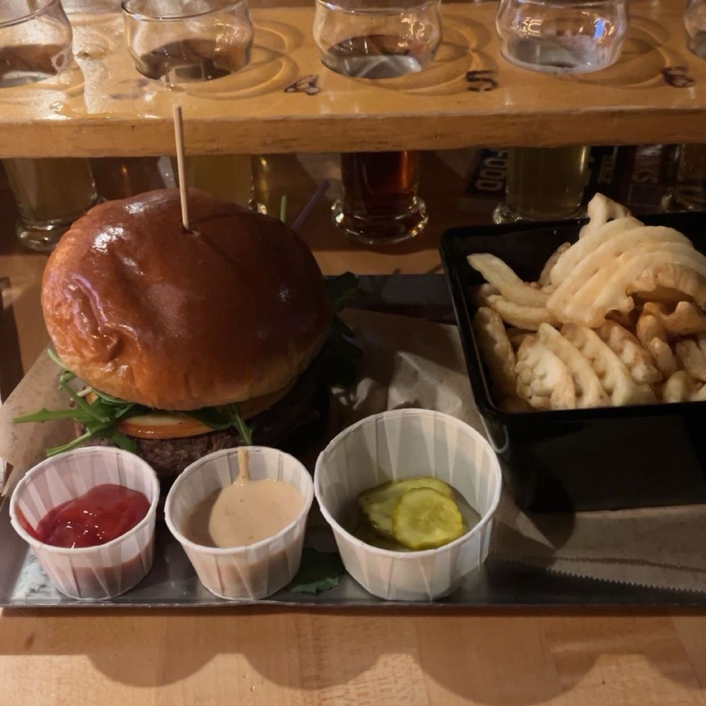 Mammoth Brewing - Burger and beer flight - Breweries Near Me - Mammoth Lakes, California Mammoth Brewing - Burger and beer flight - Breweries Near Me - Mammoth Lakes, California