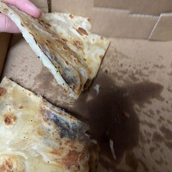 Mama Betty’s - Gross, melted cheese that sat In a box almost 2 hours before pick up time - Cocktail Bars Near Me - Austin, Texas