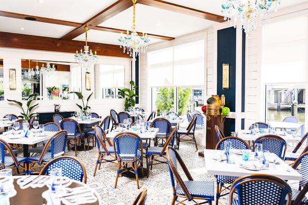 The Syren Oyster & Cocktail Bar by null