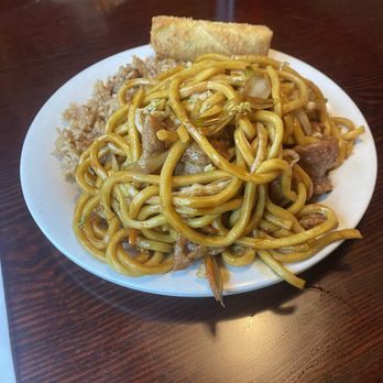 China King - Beef Lo Mein lunch special, 8 dollars Had a delicious pork eggroll too for only a dollar more - Chinese Near Me - Byron, Illinois China King - Beef Lo Mein lunch special, 8 dollars Had a delicious pork eggroll too for only a dollar more - Chinese Near Me - Byron, Illinois