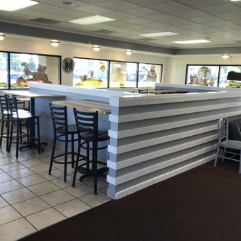 Soda Crazy about Italian Ice - Seating area - Desserts Near Me - Layton, Utah Soda Crazy about Italian Ice - Seating area - Desserts Near Me - Layton, Utah