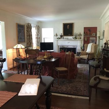 The Timbrook Guesthouse - Common room - Bed & Breakfast Near Me - Columbus, Ohio The Timbrook Guesthouse - Common room - Bed & Breakfast Near Me - Columbus, Ohio