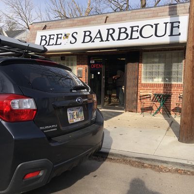 Bee's Barbecue by null