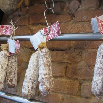 Il Vinaio - meats hanging behind me hellloooooo - Sandwiches Near Me - Siena, SI