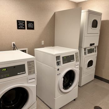 Hampton Inn & Suites Dundee - Guest Laundry - Hotels Near Me - Dundee, Michigan Hampton Inn & Suites Dundee - Guest Laundry - Hotels Near Me - Dundee, Michigan