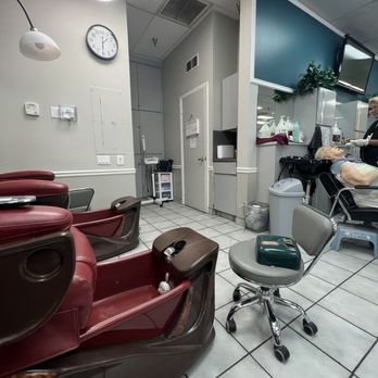 Salon 44 - Nail washing station/bathroom - Nail Salons Near Me - Tamarac, Florida Salon 44 - Nail washing station/bathroom - Nail Salons Near Me - Tamarac, Florida