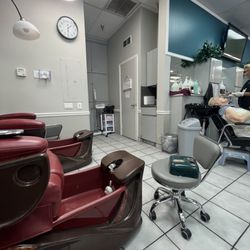 Salon 44 - Nail washing station/bathroom