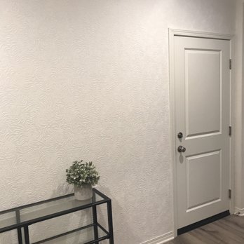 Anthony's Wallpaper Installation - Entryway wall (paintable embossed wallpaper) currently unpainted - Wallpapering Near Me