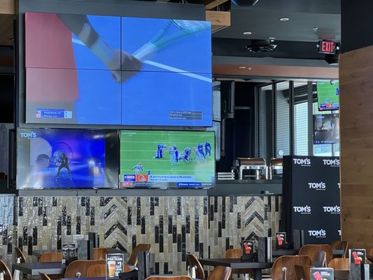 Tom's Watch Bar - National Harbor by null