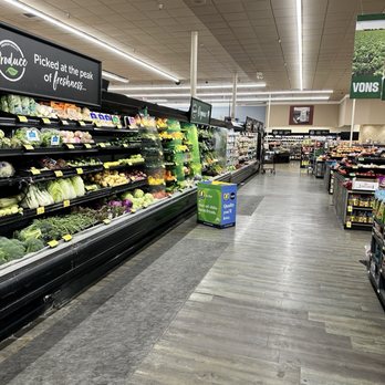 Vons - Some produce - Grocery Near Me - Oxnard, California
