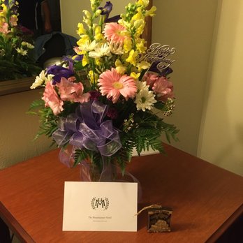 Mountaineer Hotel - Bouquet of flowers surprise 25 years - Hotels Near Me - Williamson, West Virginia