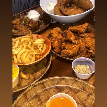 Hooters - Wings and fries - American Near Me - Miami, Florida