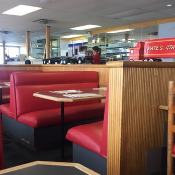 Kate's Station - Comfy booths - Canadian (New) Near Me - Clinton, Ontario
