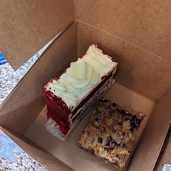 Crisp - Red velvet & magic cookie bar