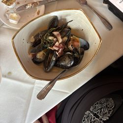 Due Fratelli - Fresh Mussels in butter garlic sauce