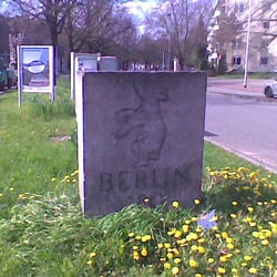 Der Berliner Bär am Anfang der Berliner Allee in Hannover. Entfernung nach Berlin: 280 km