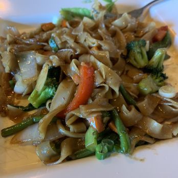 NaraDeva Thai Restaurant - Spicy Thai Basil Fried Noodles  (Pad Kee-Mao), vegetarian - Thai Near Me - Orlando, Florida
