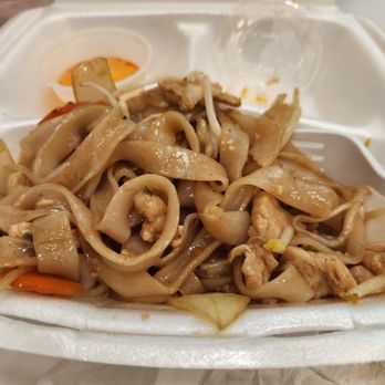 Thai Basil - Pad kee mao???? So bland - Thai Near Me - Chico, California