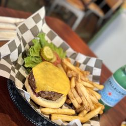 Gilbert's 17th Street Grill - my burger