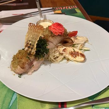 Caminho do Ouro - Fish with hearts of palm linguini. And melted butter in onion cup. And the sauce. OMG. - Brazilian Near Me - Paraty, RJ
