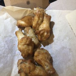8 wings plain. The best way to have them. Also, no longer hot.