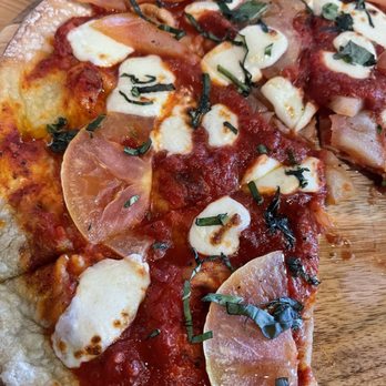 Ten Tavern - Notice the white hard tomatoes and skimpy cheese - American Near Me - Clovis, California