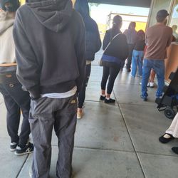 California Department of Motor Vehicles - Short line 5 minutes before they open up