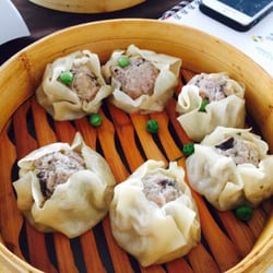 Yuzu-an - Shumai: Trouxinha cozida ao vapor de pernil moído com shitake.