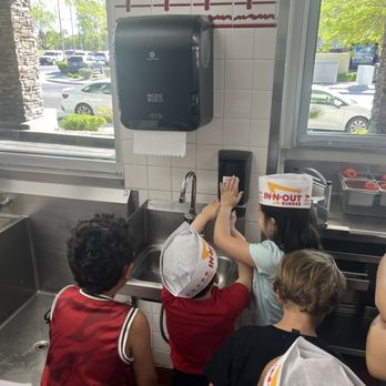 In-N-Out Burger - They made sure all the kids washed their hands before getting gloves on to make French fries - Burgers Near Me - Las Vegas, Nevada In-N-Out Burger - They made sure all the kids washed their hands before getting gloves on to make French fries - Burgers Near Me - Las Vegas, Nevada