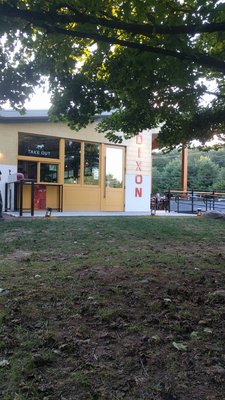 Dixon Roadside by null