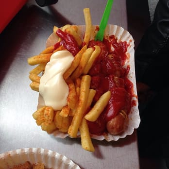 Curry 36 - Currywurste mit pommes frites - Food Stands Near Me - Berlin, BE