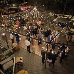 Arrowhead Pine Rose Cabins - Guests enjoying the night