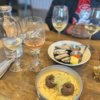 Amaterra Winery - Wine Tasting Room Near Me - Portland, Oregon