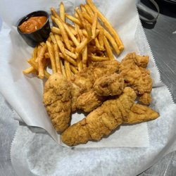 BC Pizza & More - Chicken tender basket