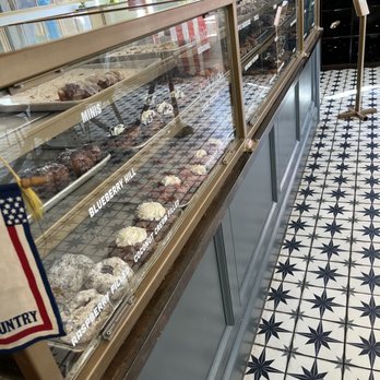 Parlor Doughnuts - Doughnut case - Donuts Near Me - Nashville, Tennessee Parlor Doughnuts - Doughnut case - Donuts Near Me - Nashville, Tennessee