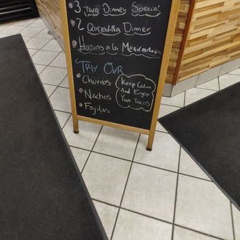 El Famous Burrito - Different specials Everytime I come - Mexican Near Me - Glendale Heights, Illinois El Famous Burrito - Different specials Everytime I come - Mexican Near Me - Glendale Heights, Illinois