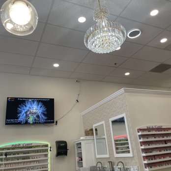 Top Nails - The lighting fixtures look so fancy! - Pizza Near Me - Bakersfield, California Top Nails - The lighting fixtures look so fancy! - Pizza Near Me - Bakersfield, California