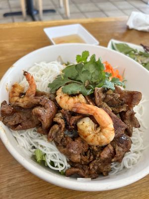 Pho Van by null