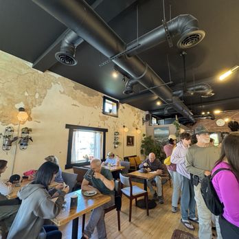 Broad Porch Coffee - Inside - Coffee & Tea Near Me - Luray, Virginia Broad Porch Coffee - Inside - Coffee & Tea Near Me - Luray, Virginia