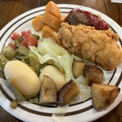 Kacey's Home Cooking Buffet - A nice variety for my meal.