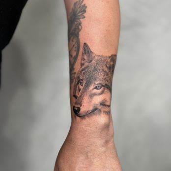Surrender Tattoo & Piercing - Tattoo Near Me - Santa Monica , California