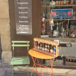 Plus Belge la Vie - Outside of shop.
