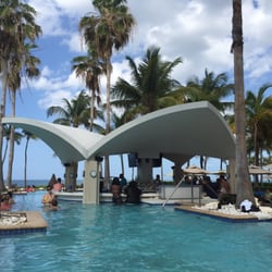 Atlantico - Swim up bar