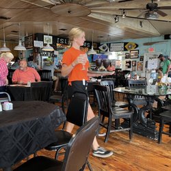 Islanders Restaurant & Bar - Inside