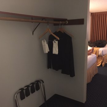 Clover Island Inn - Huge open closet on entry. - Hotels Near Me - Kennewick, Washington Clover Island Inn - Huge open closet on entry. - Hotels Near Me - Kennewick, Washington