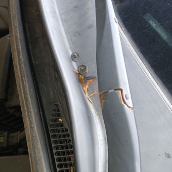 Aloha Kia Airport - Screws found by my windshield wipers - Auto Repair Near Me - Honolulu, Hawaii