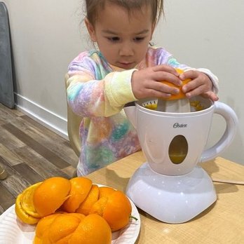 Next Generation Montessori School - Making orange juice! - Preschools Near Me - Glendale, California Next Generation Montessori School - Making orange juice! - Preschools Near Me - Glendale, California