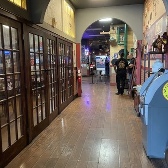 Mr Kimchi - Golf Road - Entrance - Korean Near Me - Mount Prospect, Illinois