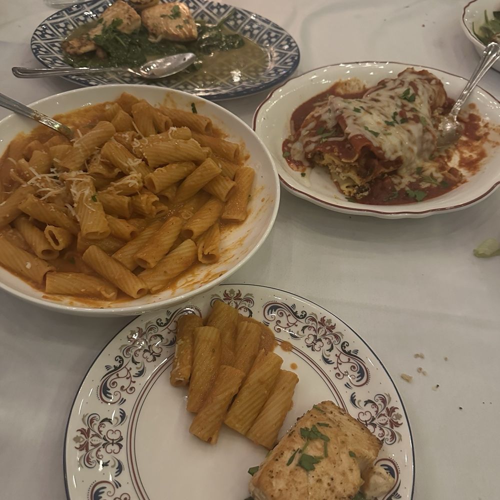 Maggiano's Little Italy - Mom's Lasagna - Rigatoni alla Vodka - Italian Near Me - Plano, Texas Maggiano's Little Italy - Mom's Lasagna - Rigatoni alla Vodka - Italian Near Me - Plano, Texas