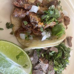 Taqueria Guadalupana - Tripa y lengua tacos!